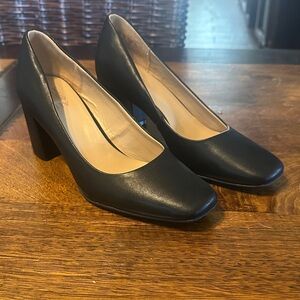 Naturalizer block heel shoes size 9 EUC